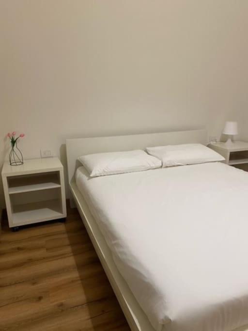 La Casa Di Amalia Apartment Rho Bagian luar foto