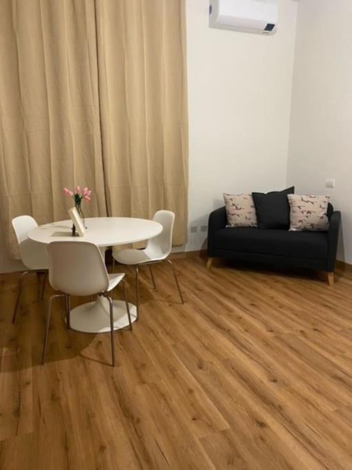 La Casa Di Amalia Apartment Rho Bagian luar foto